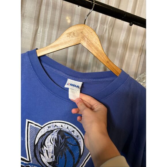 Vintage Dallas Mavericks Graphic TShirt - Picture 2 of 7